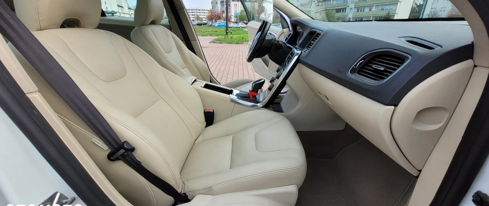 Volvo S60 cena 49900 przebieg: 146000, rok produkcji 2013 z Białystok małe 667